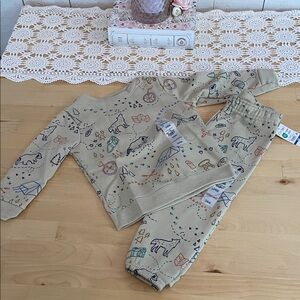 Kids sweatshirt jogger set Pajamas with Fun Animal Print camping trail tracks